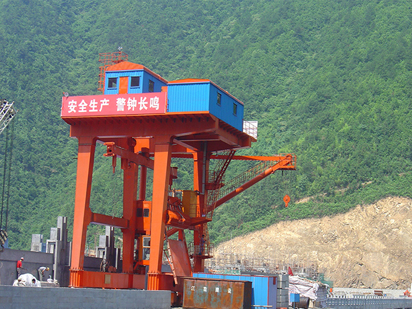 广西柳州启闭机和坝顶门机的区别