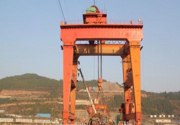 江西上饶不同类型的坝顶门机在技术性能上有哪些差异